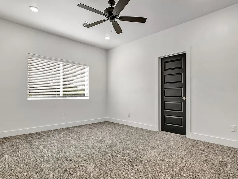 211 Lynn Dr — Photo 30