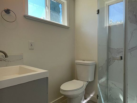 4th image of 701 Gold Coast Dr #Adu