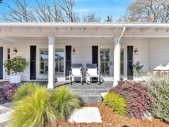 3rd image of 942 Raintree Pl