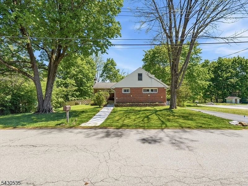 1st image of 15 Valley View Ave
