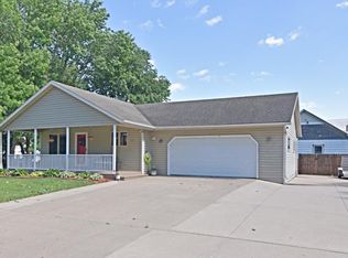 106 2nd St NE, State Center, IA 50247