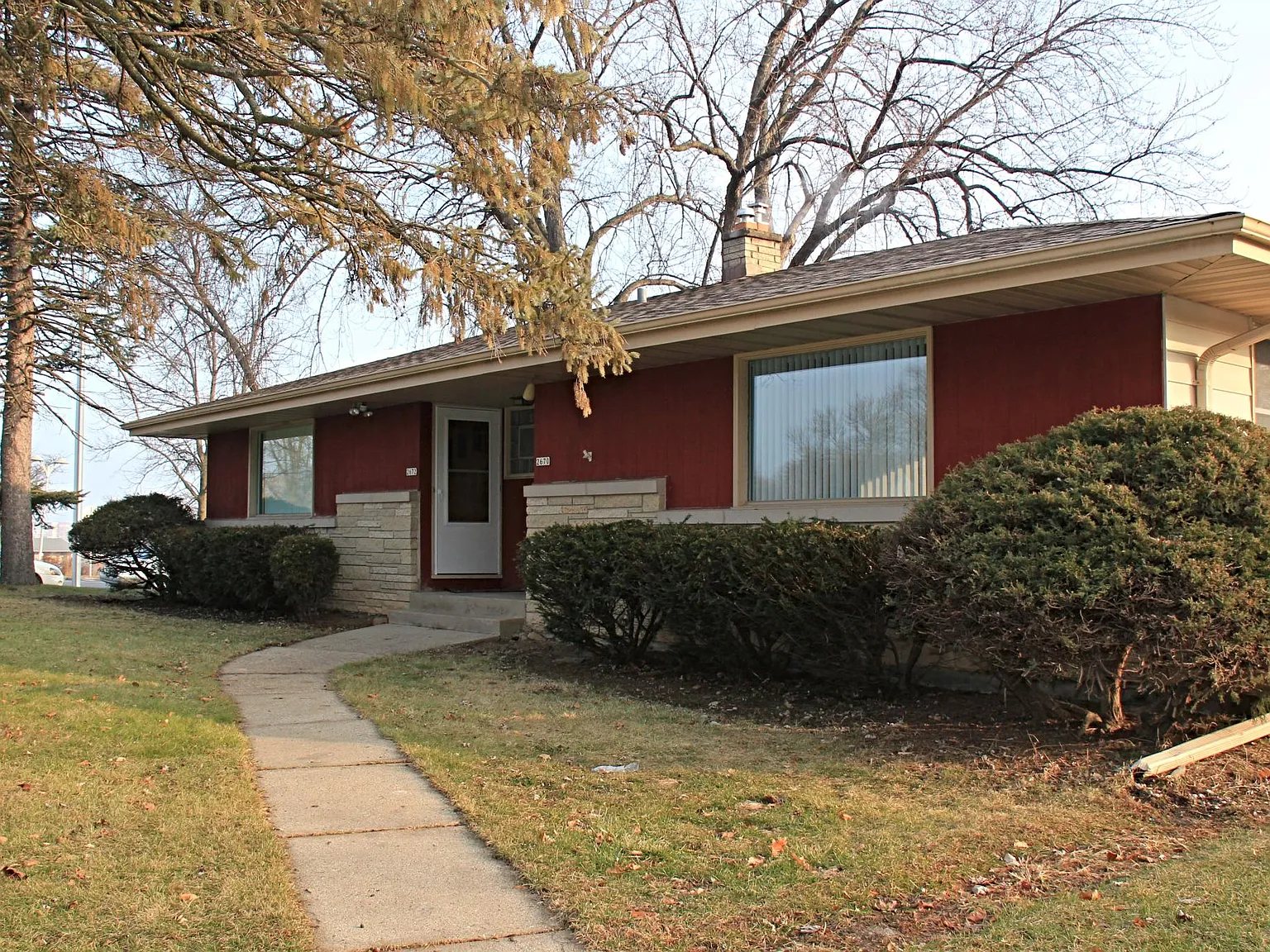 3 bed, 1.5 bath, 1000 sqft, $1,750 — Photo 2