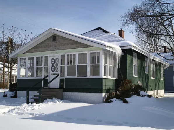 1560 6th St, Muskegon, MI 49441