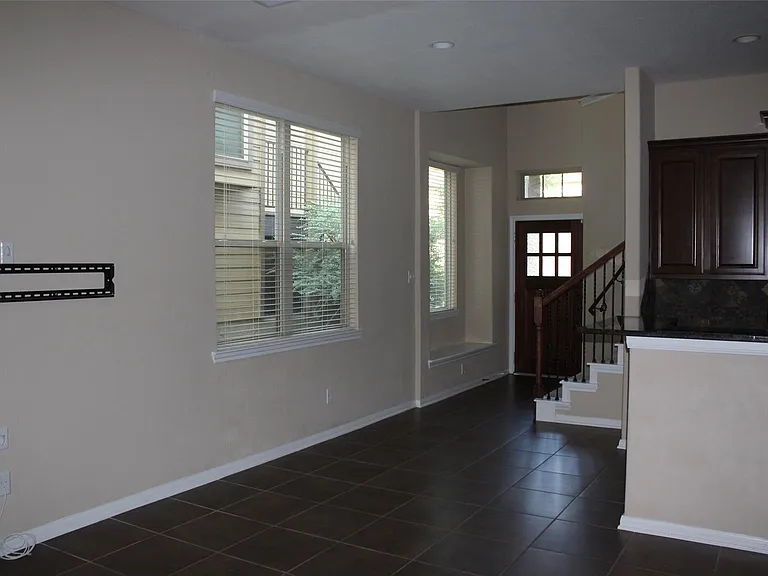 22 Cheswood Manor Dr — Photo 9