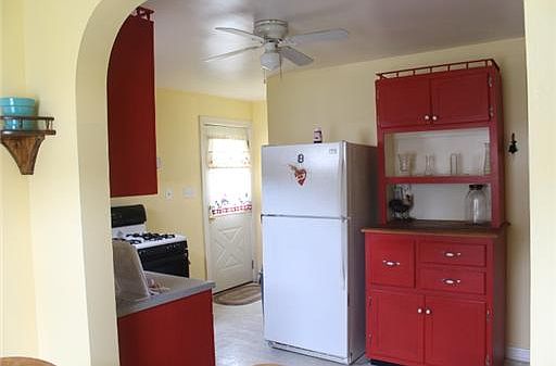 4th image of 1129 S Belmont Ave