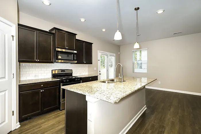 607 Wayland Ct — Photo 8