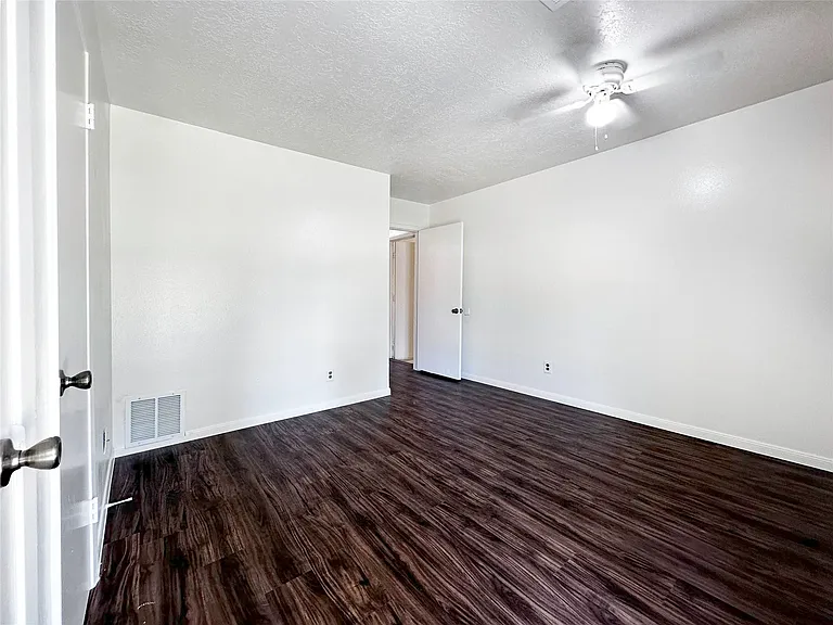 9270 Theysen Dr — Photo 15