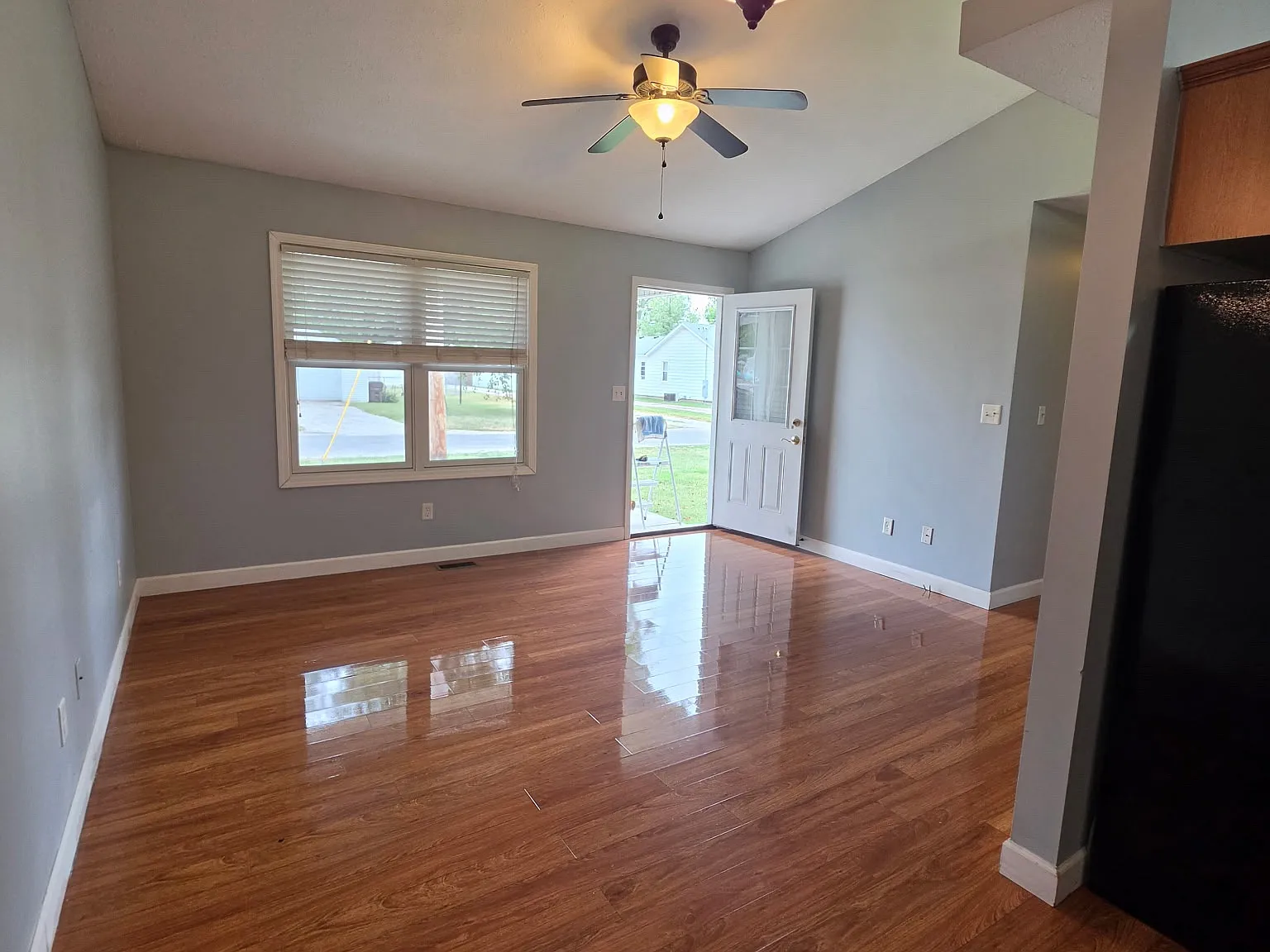 3 bed, 1400 sqft, $1,600 — Photo 1