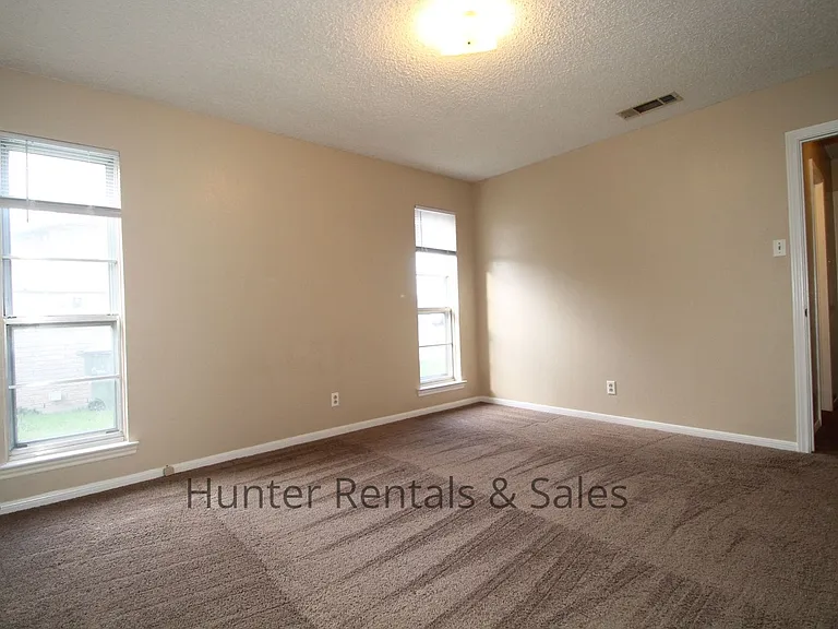 2810 Lawndale St — Photo 12