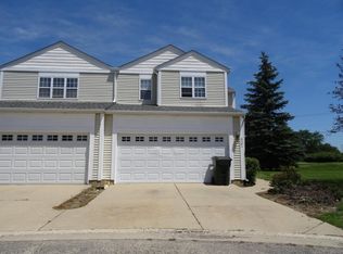 649 Fieldcrest Dr UNIT B, South Elgin, IL 60177