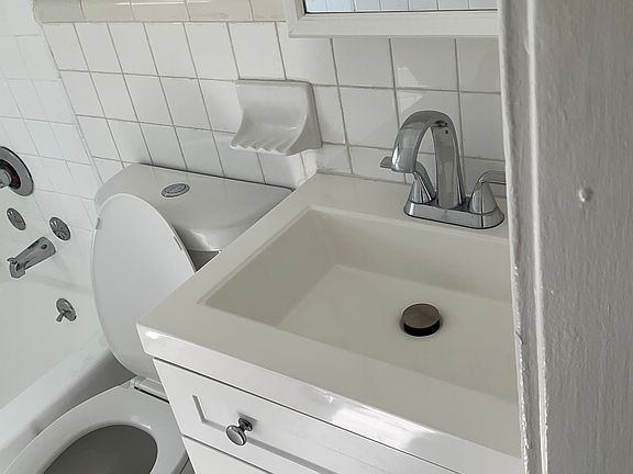 5th image of 4188 1/2 Leimert Blvd #4188-1/2