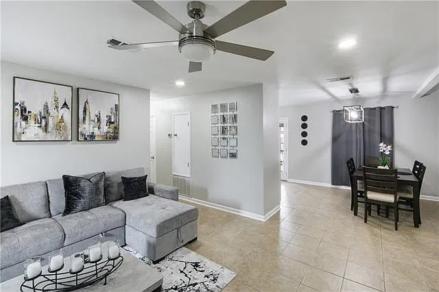 3 bed, 2.0 bath, 1230 sqft, $2,100 — Photo 3