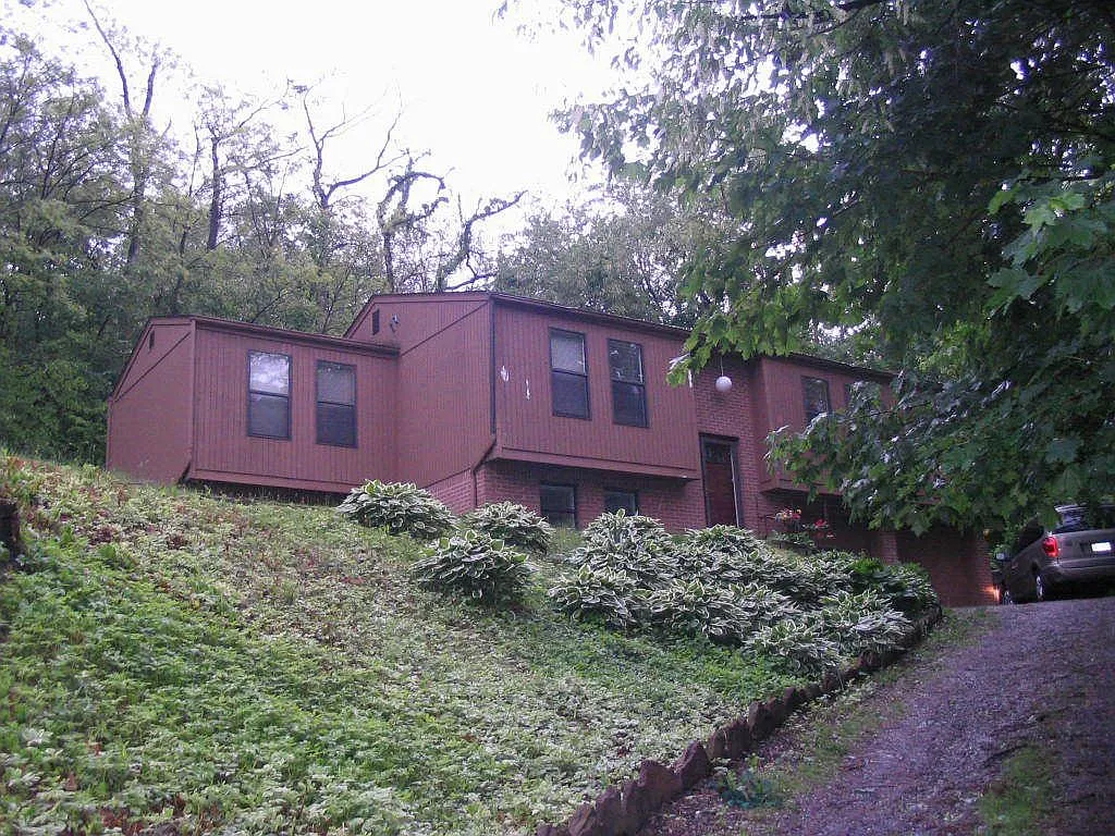 5700 Front St photo 1