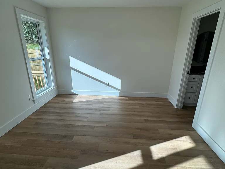 2204 Chester St — Photo 16