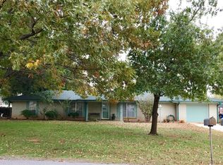 548 S Pleasant View Dr, Mustang, OK 73064