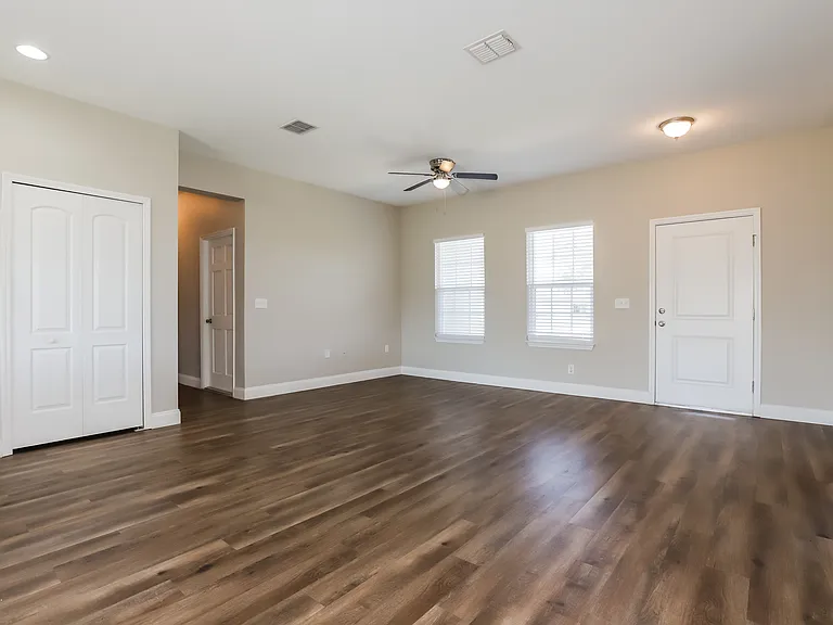 708 Martin Ln — Photo 3