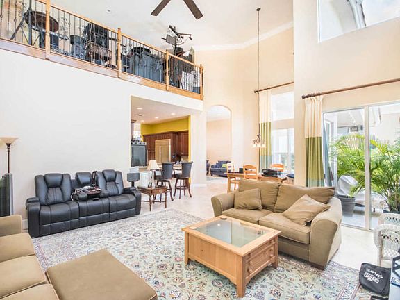4th image of 11783 Fox Hill Cir