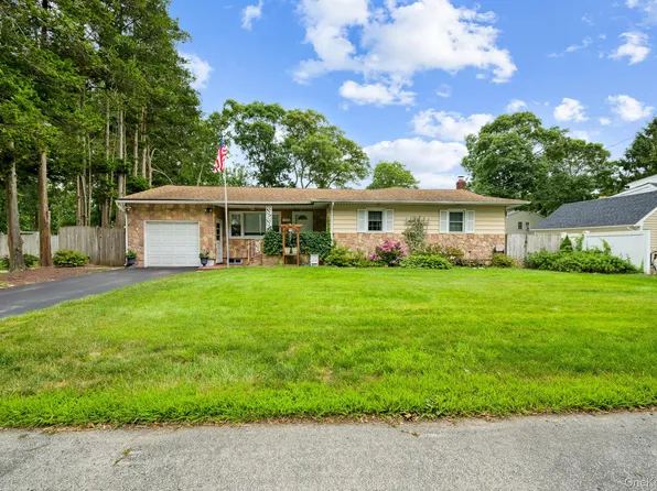152 Parkwood Drive, Shirley, NY 11967