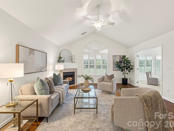 4th image of 2444 Coltsview Ln