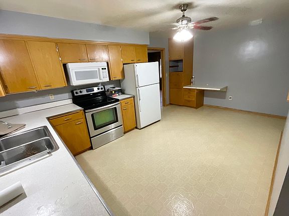 5th image of 2102 W Oakland Ave