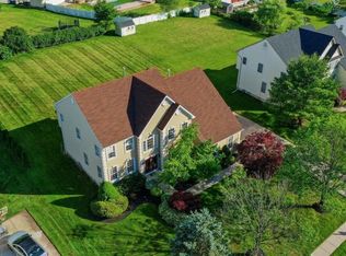 18 Margaret Dr, Somerset, NJ 08873