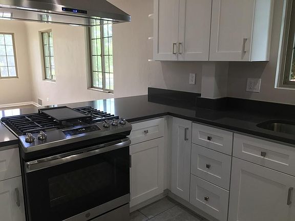 4th image of 3715 N Vine St #A