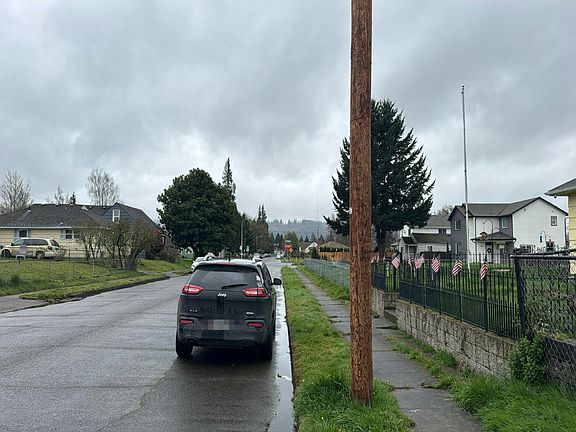 4th image of 321 15th Ave