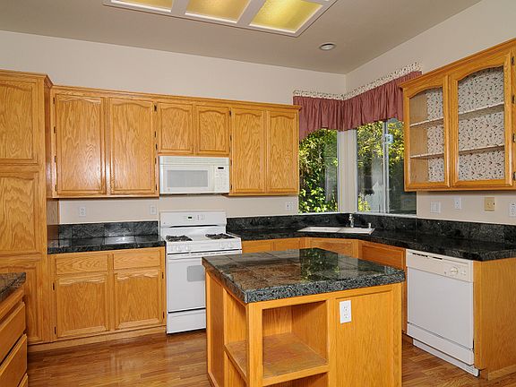 4th image of 8191 Kingsbridge Dr
