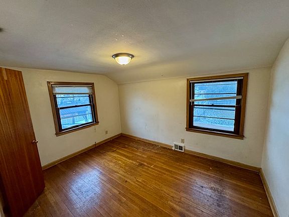 5th image of 22 Adams Ave Floor 2