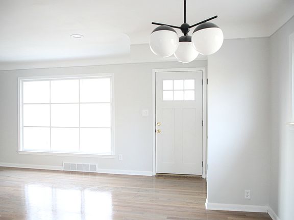 3rd image of 21612 Kramer St