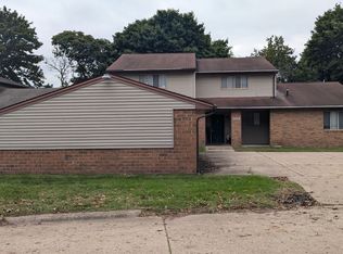 801 Kerns Dr NE APT A, Bolivar, OH