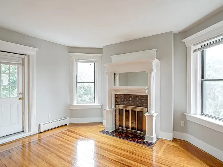 135 Belmont Apartments — Photo 11