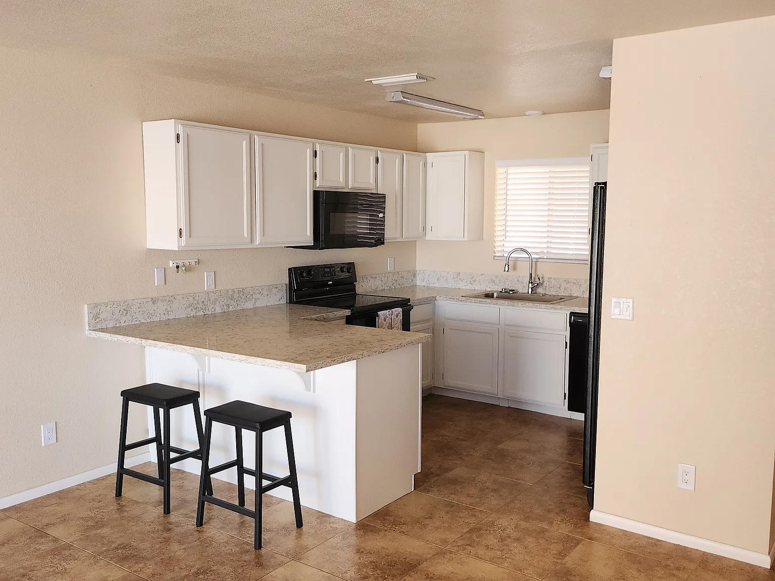 2 bed, 1176 sqft, $1,800 — Photo 2