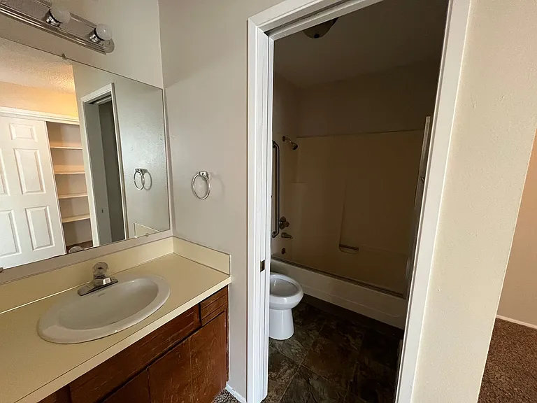 7300 NE 16th Ave — Photo 7