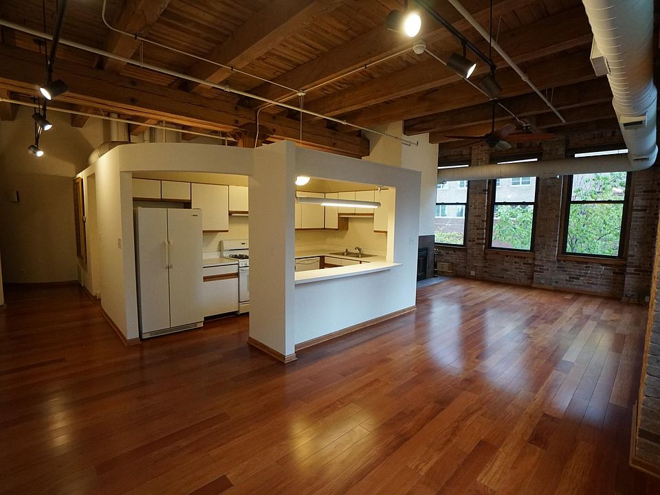 Living Area / Kitchen