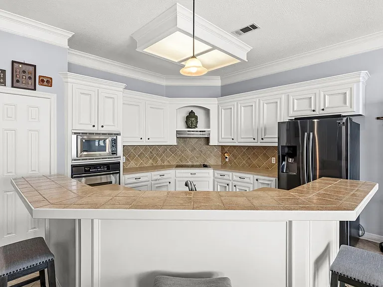 1208 Lake View Dr — Photo 9