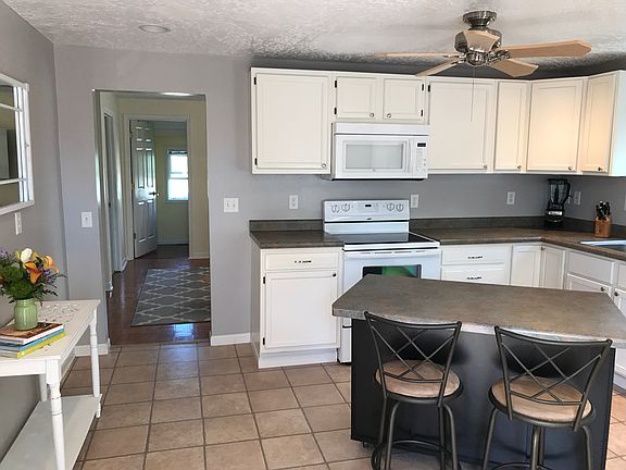 4th image of 2400 W Fulliam Ave