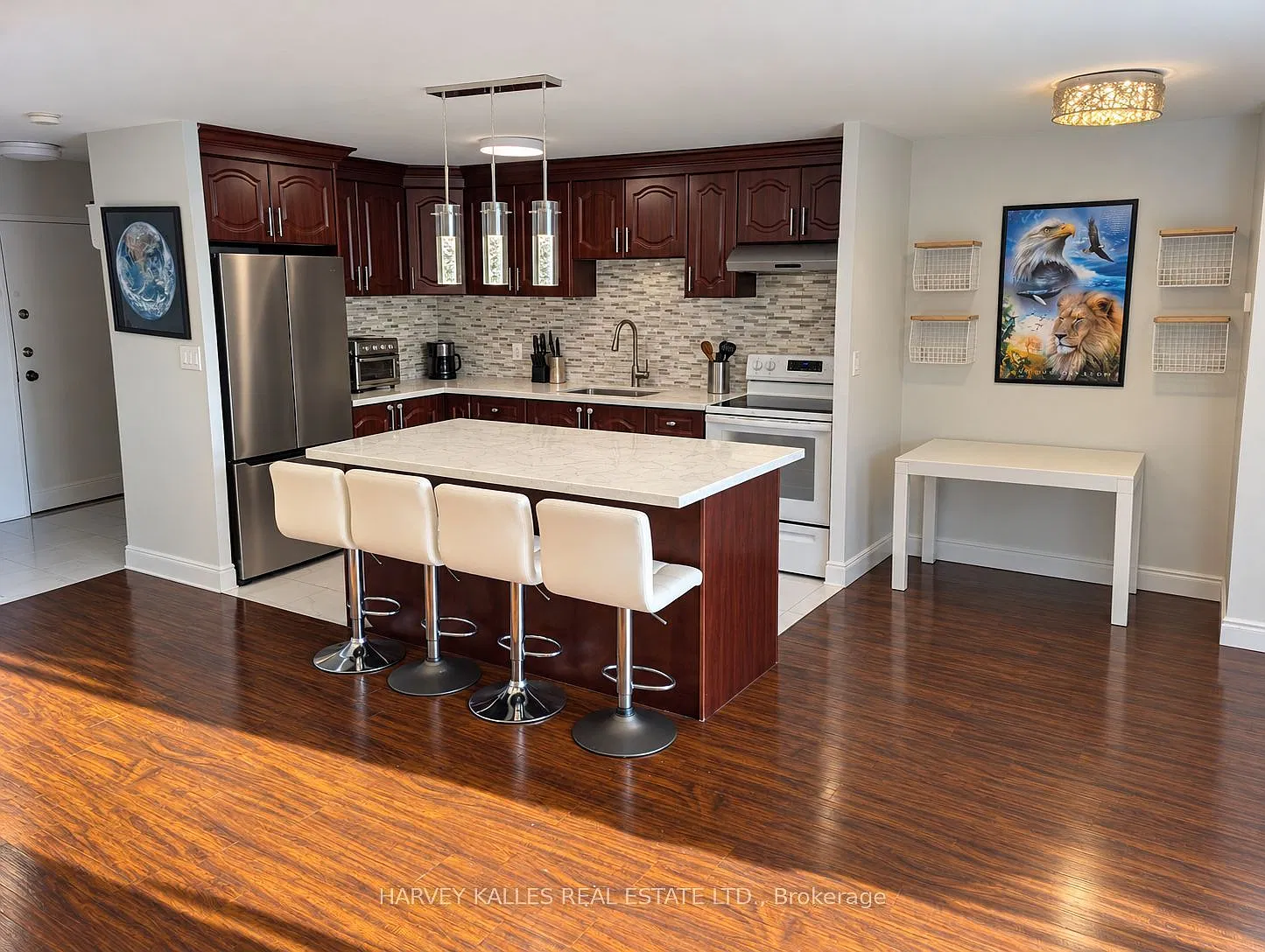 4 bed, $3,050 — Photo 2