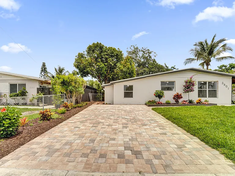 5601 SW 36th Ct — Photo 4