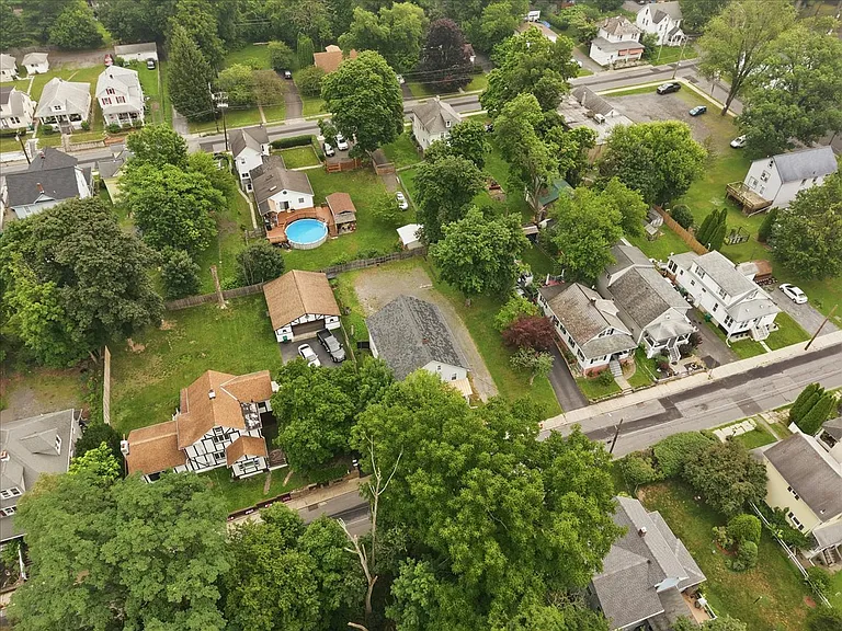 64 Penn St — Photo 35
