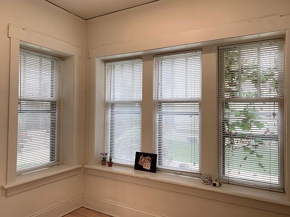 3rd image of 804 N Van Buren St #4