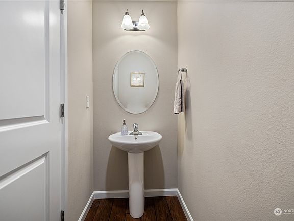 4th image of 8645 Atlas Avenue NE