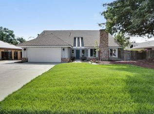 3528 S Oak View Dr, Visalia, CA 93277