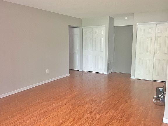 3rd image of 1600 Thompson Heights Ave #109