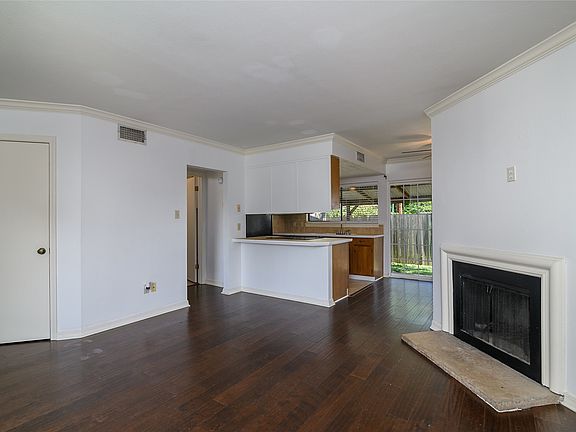4th image of 207 Settlers Park Dr