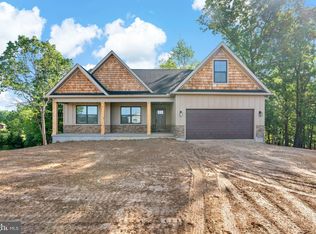 2 Libbys Ridge Rd, Berkeley Springs, WV 25411