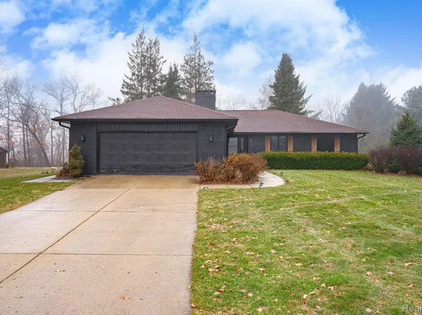 6803 Napoleon Rd, Jackson, MI 49201