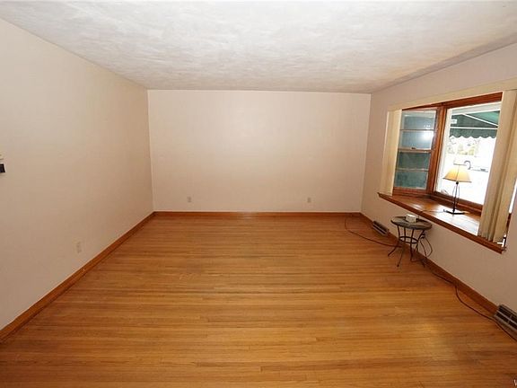 4th image of 69 Florence Ave