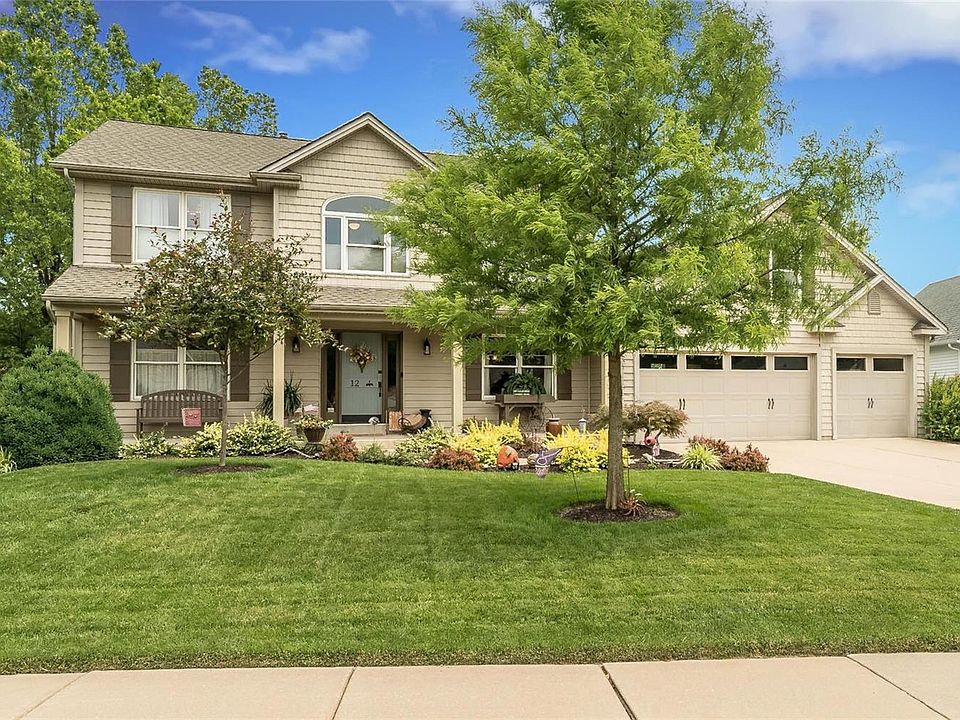 Welcome Home!  Lovely, updated, expanded Washington model 2-story move-in ready!