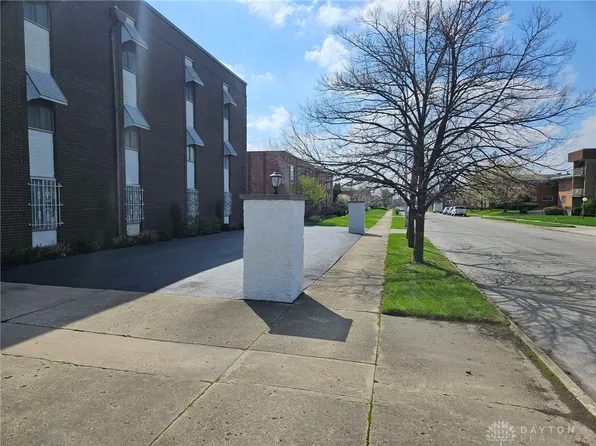 3050 Valerie Arms Dr, Dayton, OH 45405